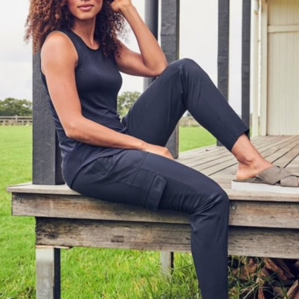Athleta Solid Black Chelsea Cargo Pants 4, 6 - Picture 2 of 9